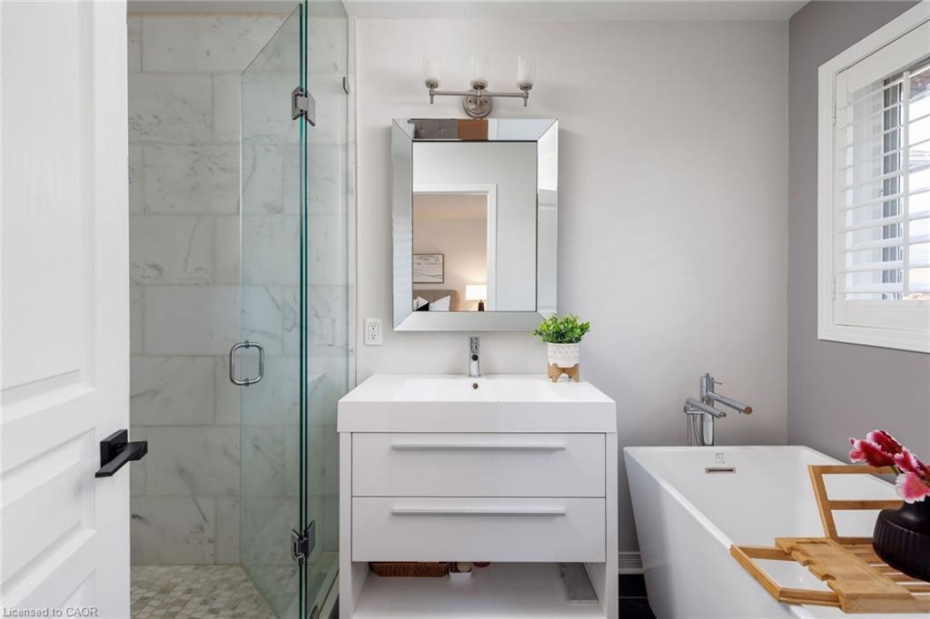 2202 Brookhaven Crescent, Oakville, ON - Indoor Photo Showing Bathroom