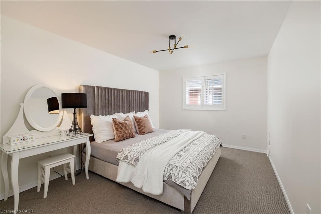 2202 Brookhaven Crescent, Oakville, ON - Indoor Photo Showing Bedroom