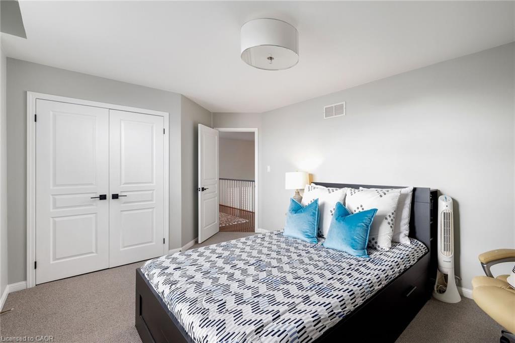 2202 Brookhaven Crescent, Oakville, ON - Indoor Photo Showing Bedroom