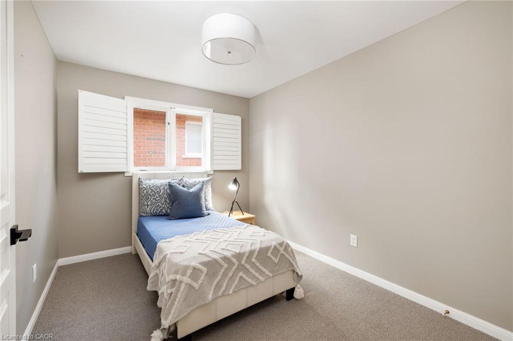 2202 Brookhaven Crescent, Oakville, ON - Indoor Photo Showing Bedroom