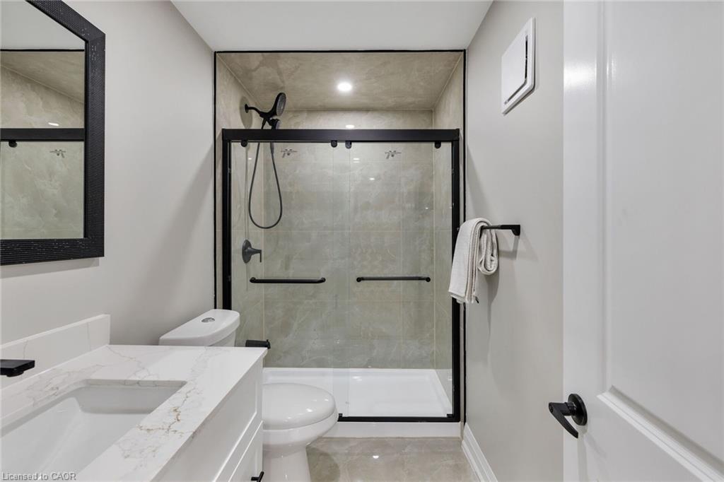 2202 Brookhaven Crescent, Oakville, ON - Indoor Photo Showing Bathroom