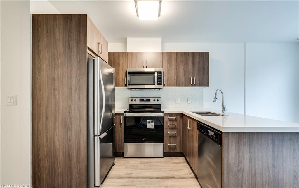 102-479 Charlton Avenue E, Hamilton, ON - Indoor Photo Showing Kitchen With Stainless Steel Kitchen With Double Sink With Upgraded Kitchen