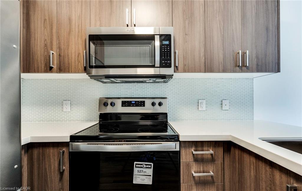 102-479 Charlton Avenue E, Hamilton, ON - Indoor Photo Showing Kitchen With Stainless Steel Kitchen With Upgraded Kitchen