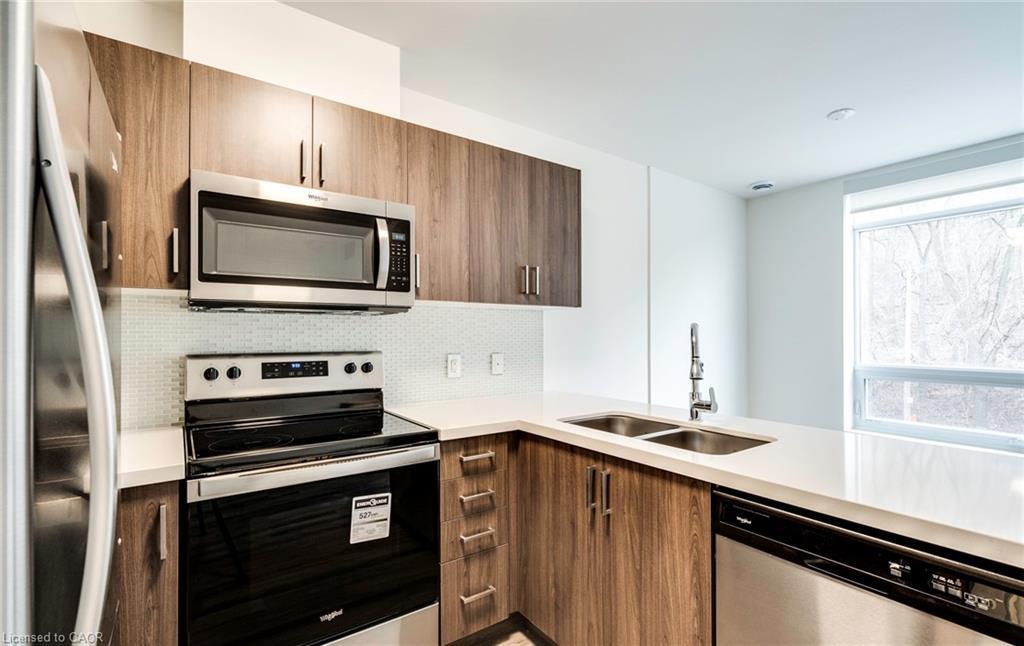 102-479 Charlton Avenue E, Hamilton, ON - Indoor Photo Showing Kitchen With Stainless Steel Kitchen With Double Sink With Upgraded Kitchen