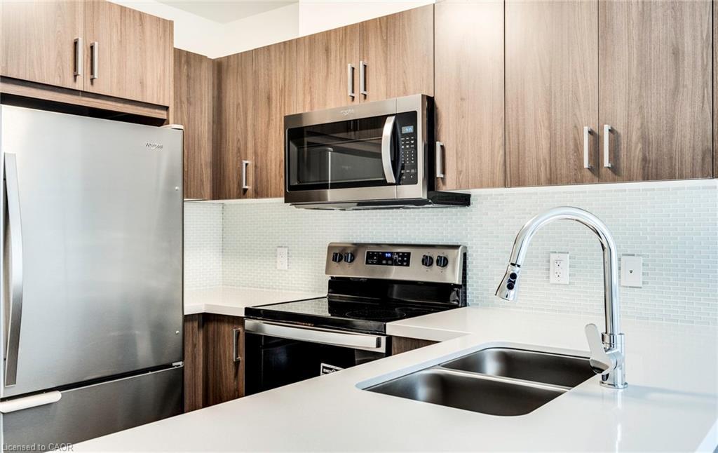 102-479 Charlton Avenue E, Hamilton, ON - Indoor Photo Showing Kitchen With Stainless Steel Kitchen With Double Sink With Upgraded Kitchen