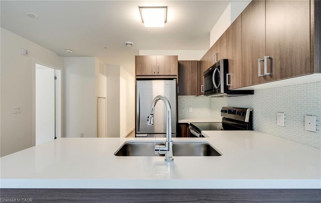 102-479 Charlton Avenue E, Hamilton, ON - Indoor Photo Showing Kitchen With Stainless Steel Kitchen With Double Sink With Upgraded Kitchen