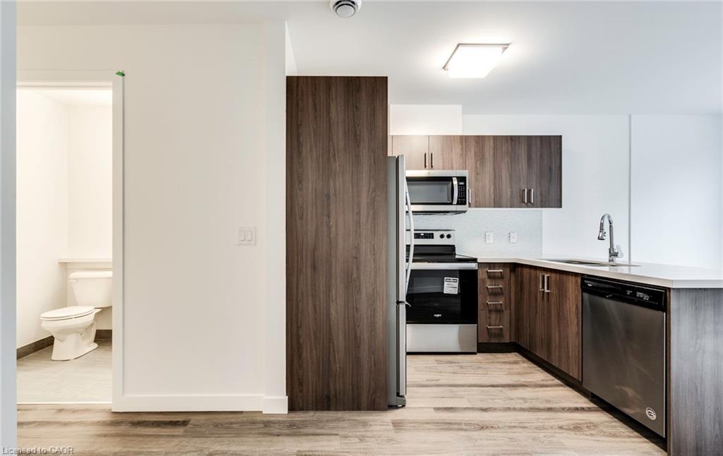 102-479 Charlton Avenue E, Hamilton, ON - Indoor Photo Showing Kitchen With Stainless Steel Kitchen