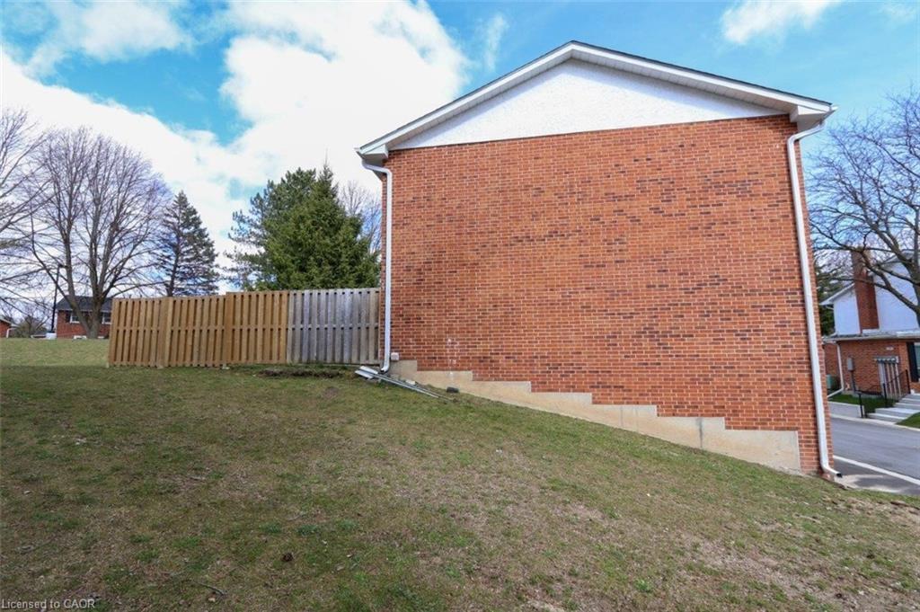 1-411 Keats Way, Waterloo, ON - Outdoor