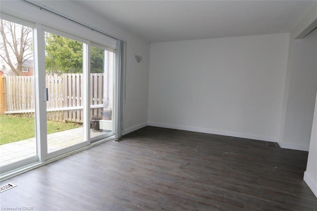 1-411 Keats Way, Waterloo, ON - Indoor Photo Showing Other Room