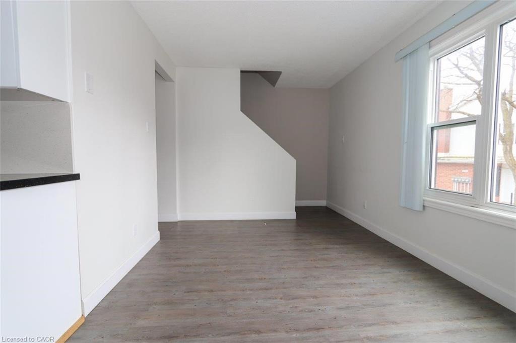 1-411 Keats Way, Waterloo, ON - Indoor Photo Showing Other Room