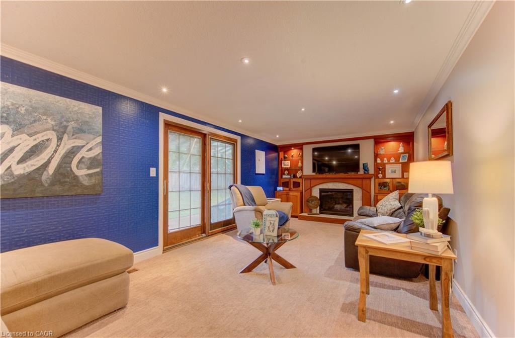 298 Creighton Court, Waterloo, ON - Indoor With Fireplace
