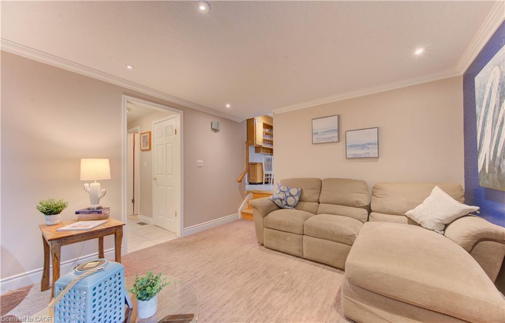 298 Creighton Court, Waterloo, ON - Indoor Photo Showing Living Room