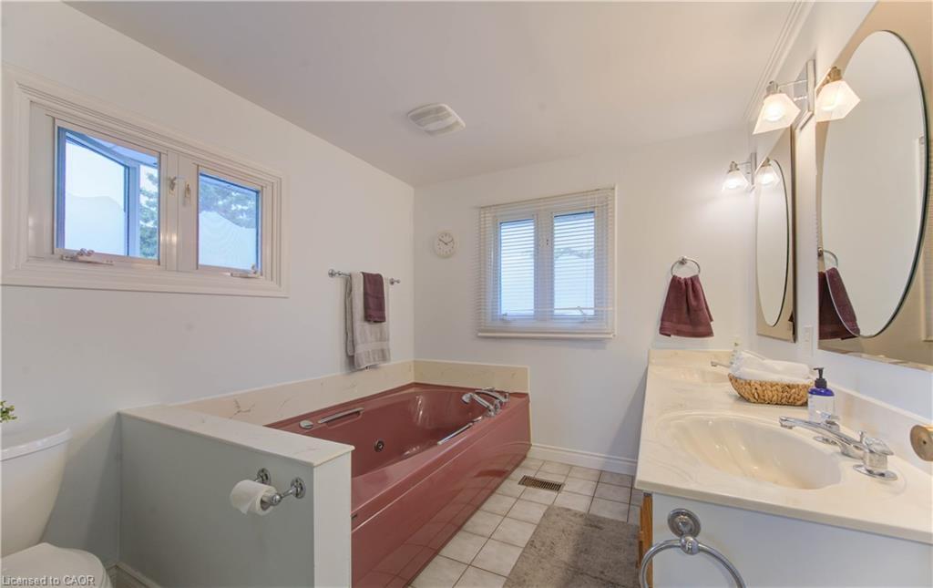 298 Creighton Court, Waterloo, ON - Indoor Photo Showing Bathroom
