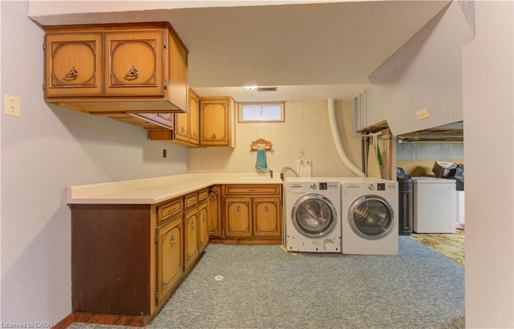 298 Creighton Court, Waterloo, ON - Indoor Photo Showing Laundry Room