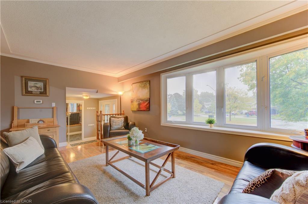 298 Creighton Court, Waterloo, ON - Indoor Photo Showing Living Room