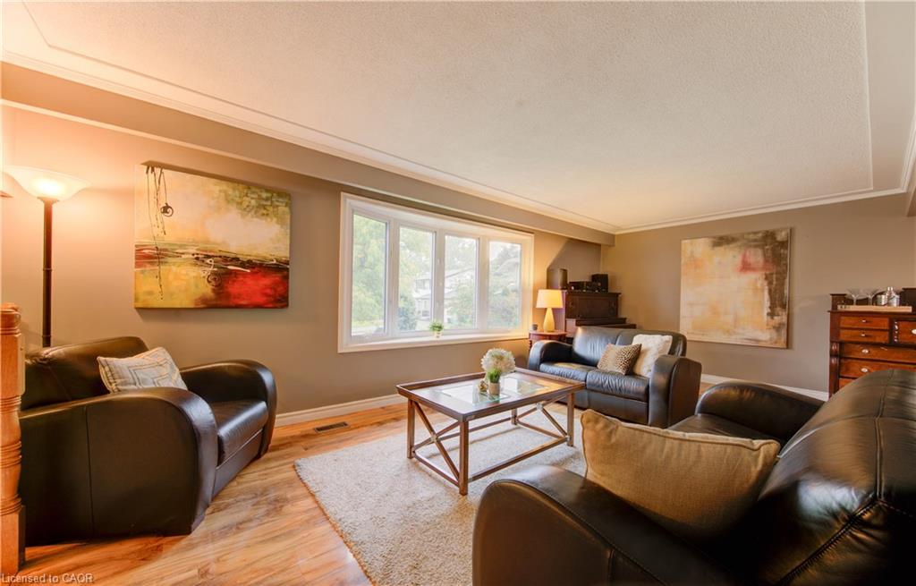 298 Creighton Court, Waterloo, ON - Indoor Photo Showing Living Room