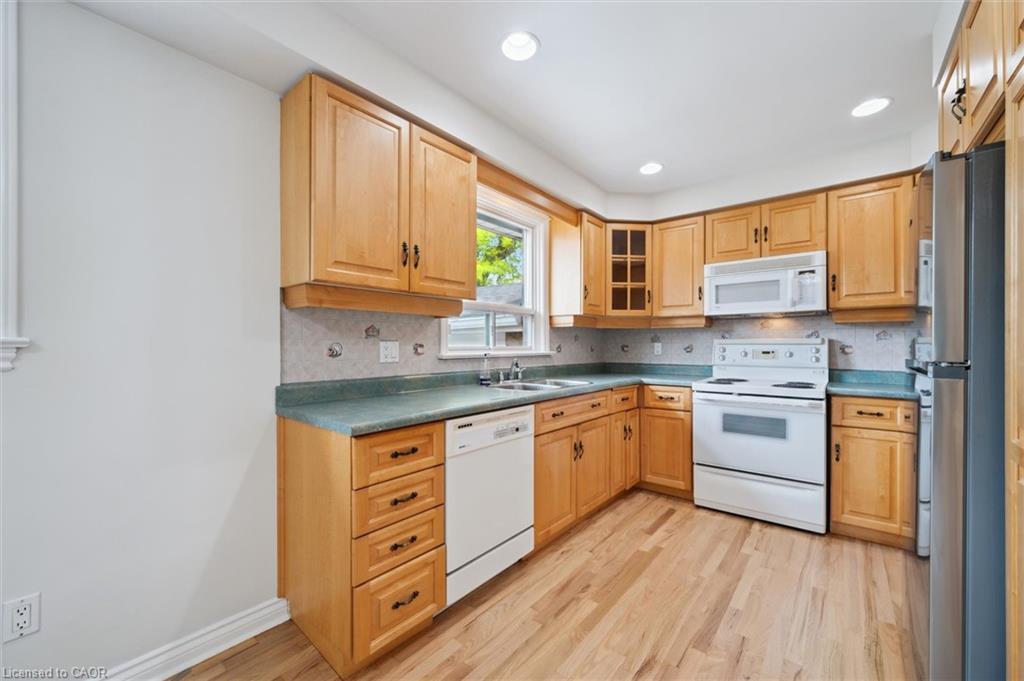 2237 Joyce Street, Burlington, ON - Indoor Photo Showing Kitchen