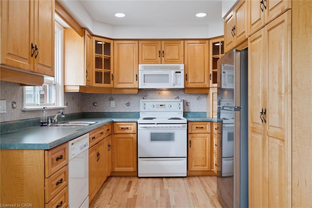 2237 Joyce Street, Burlington, ON - Indoor Photo Showing Kitchen