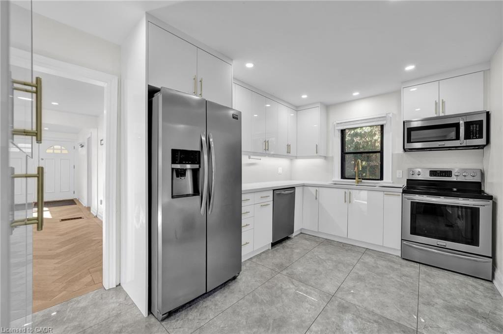 153 Clarence Street, Vaughan, ON - Indoor Photo Showing Kitchen