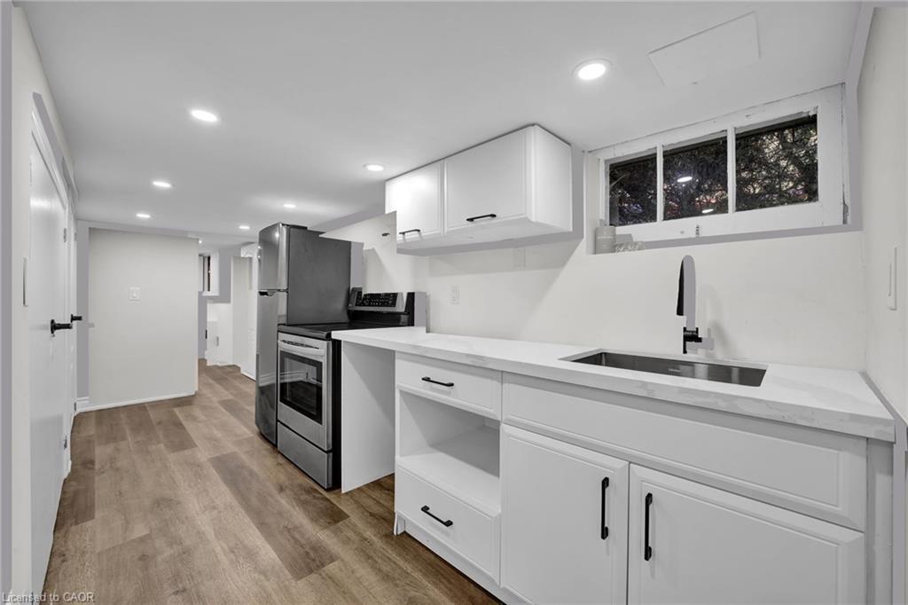 153 Clarence Street, Vaughan, ON - Indoor Photo Showing Kitchen