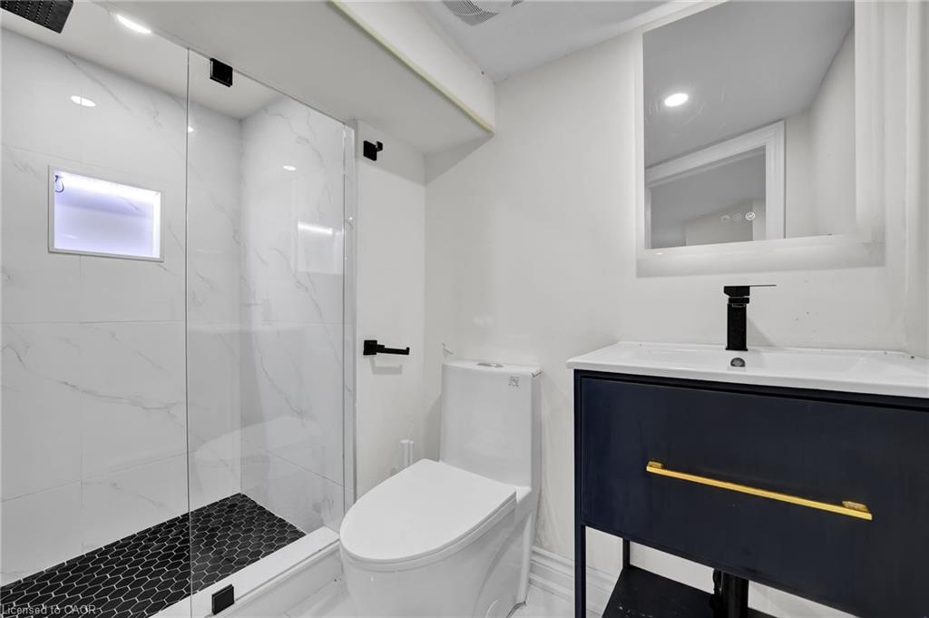 153 Clarence Street, Vaughan, ON - Indoor Photo Showing Bathroom