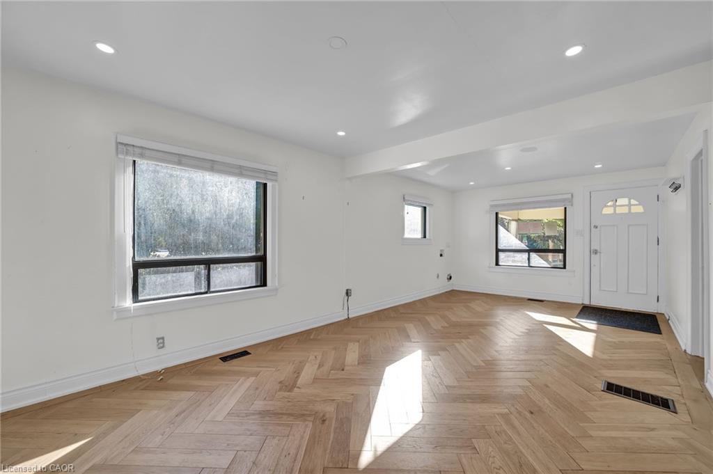 153 Clarence Street, Vaughan, ON - Indoor Photo Showing Other Room