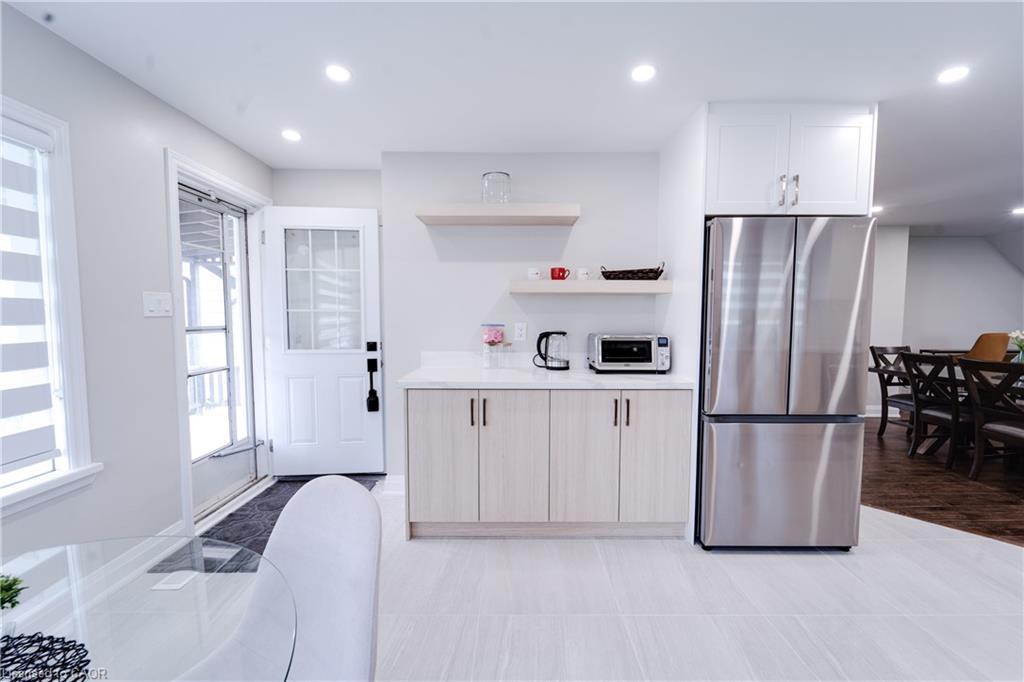 885 Glen Cedar Drive, Peterborough, ON - Indoor