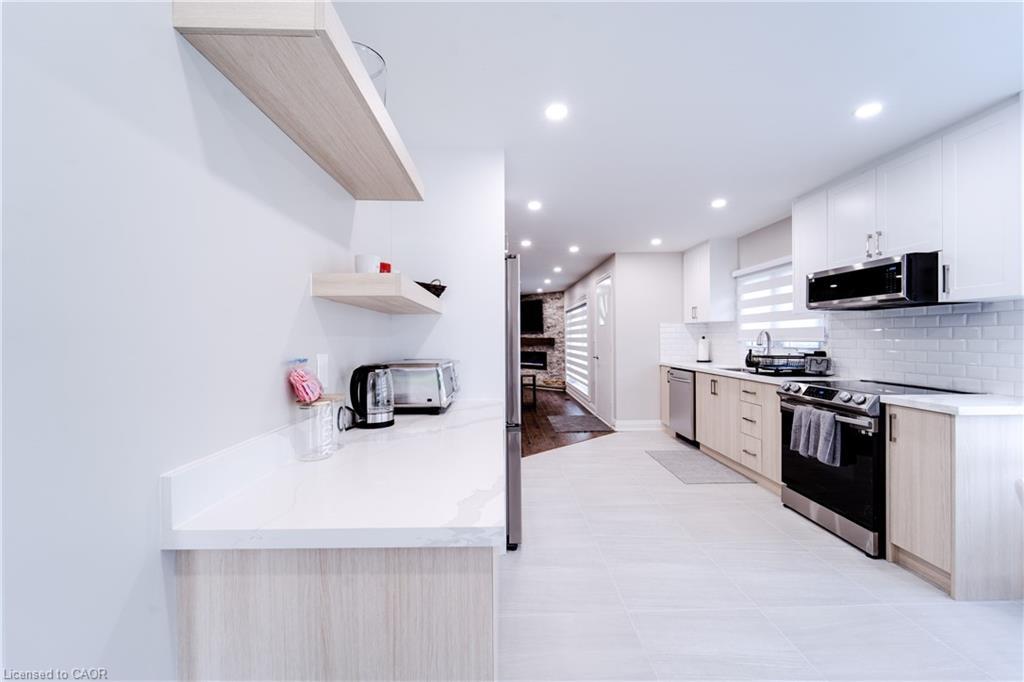 885 Glen Cedar Drive, Peterborough, ON - Indoor Photo Showing Kitchen