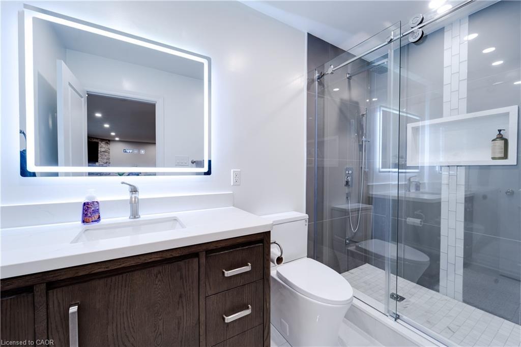 885 Glen Cedar Drive, Peterborough, ON - Indoor Photo Showing Bathroom