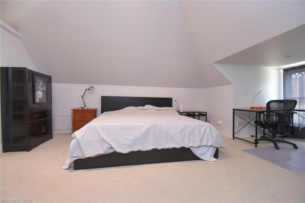 217 Caroline Street S, Hamilton, ON - Indoor Photo Showing Bedroom