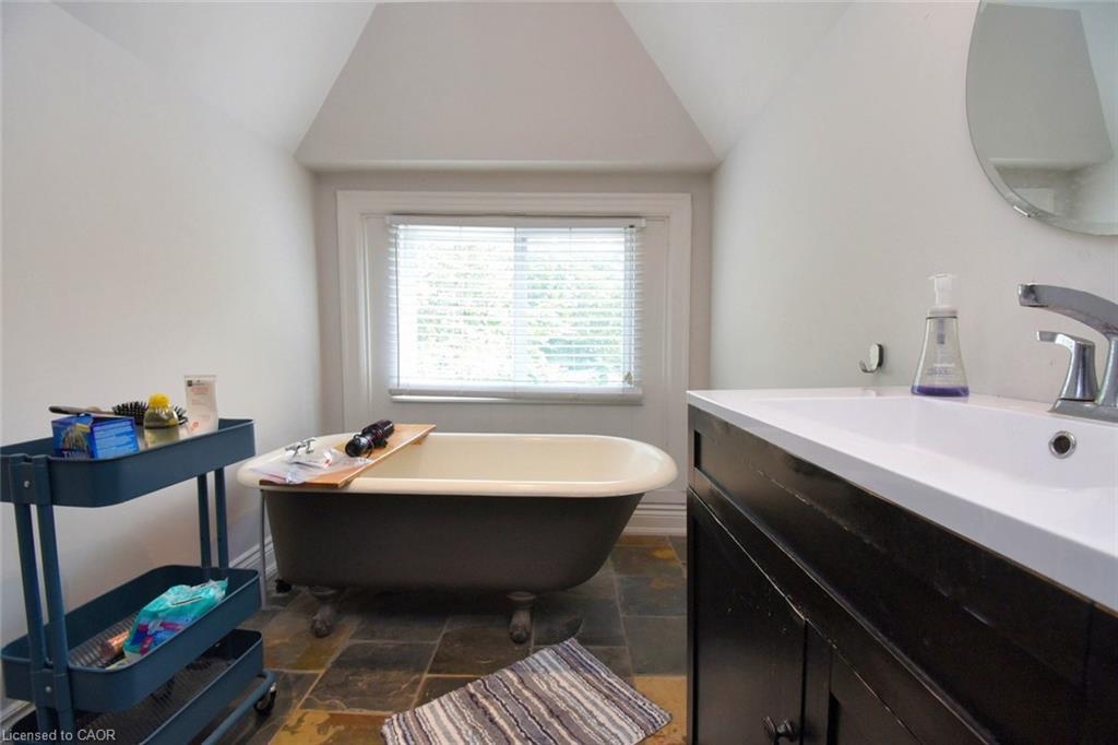 217 Caroline Street S, Hamilton, ON - Indoor Photo Showing Bathroom