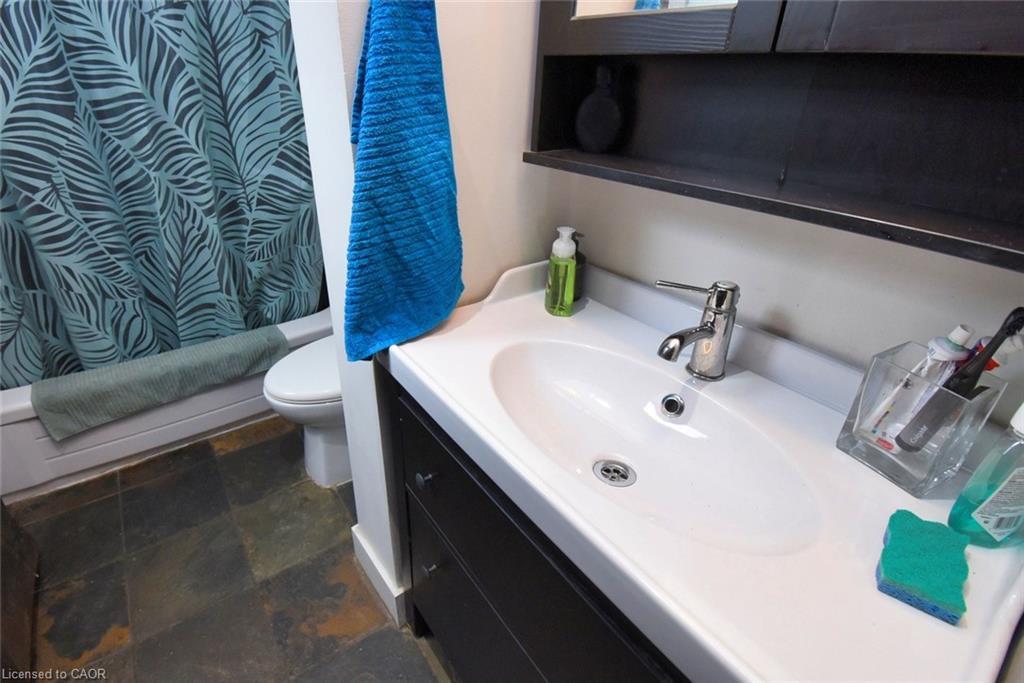 217 Caroline Street S, Hamilton, ON - Indoor Photo Showing Bathroom