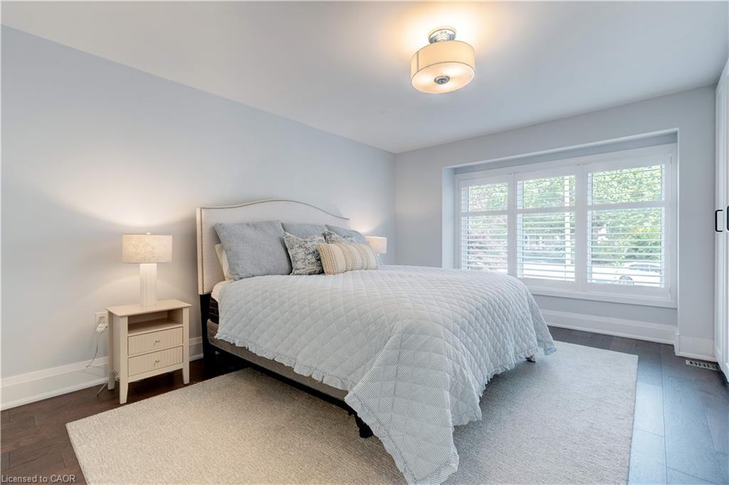 296 Kent Crescent, Burlington, ON - Indoor Photo Showing Bedroom