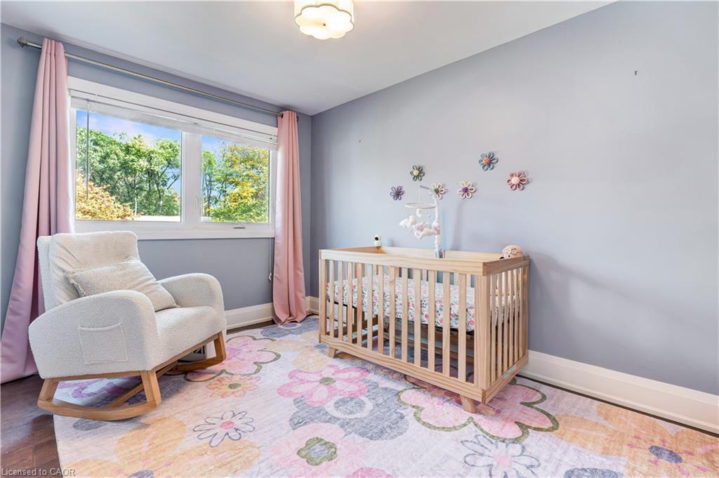 296 Kent Crescent, Burlington, ON - Indoor Photo Showing Bedroom