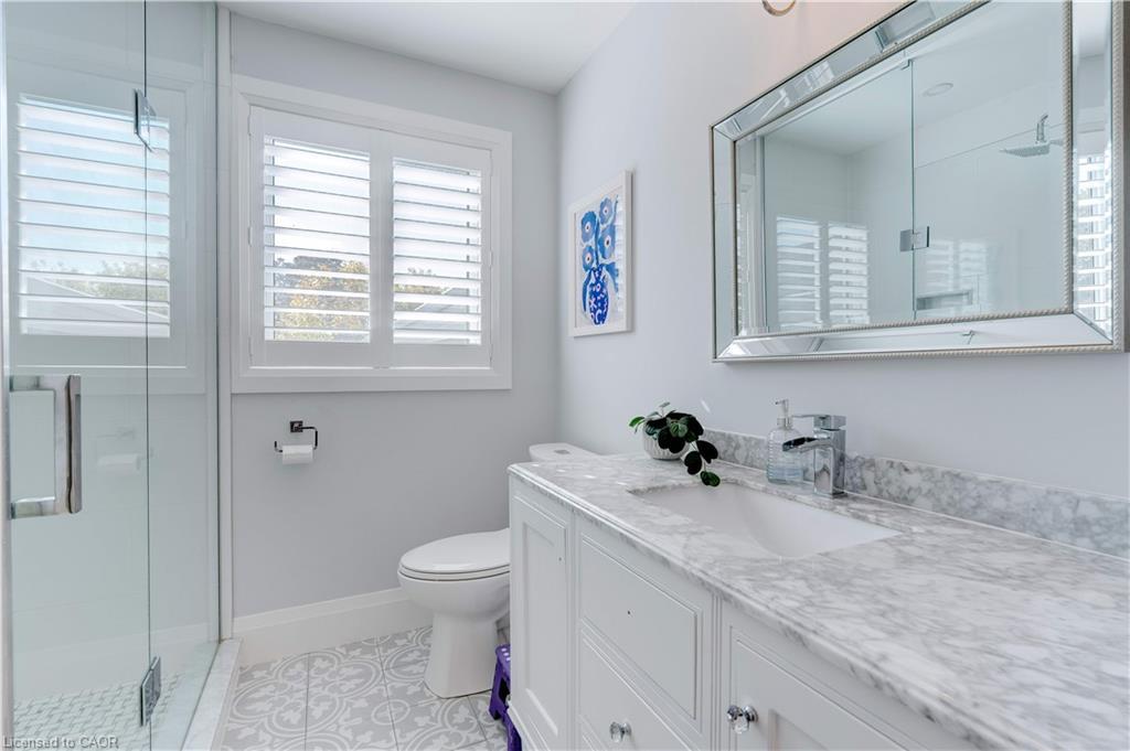 296 Kent Crescent, Burlington, ON - Indoor Photo Showing Bathroom