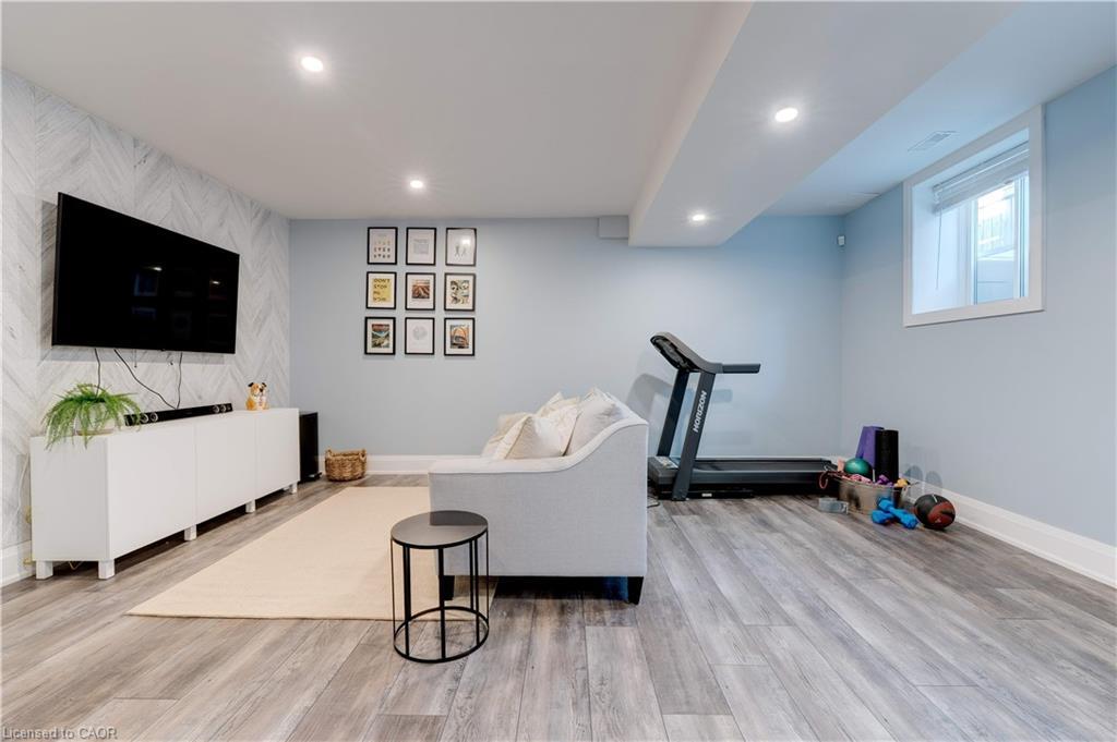 296 Kent Crescent, Burlington, ON - Indoor