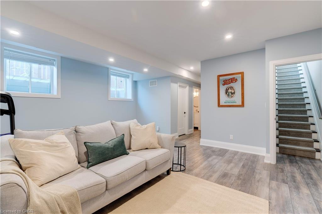 296 Kent Crescent, Burlington, ON - Indoor