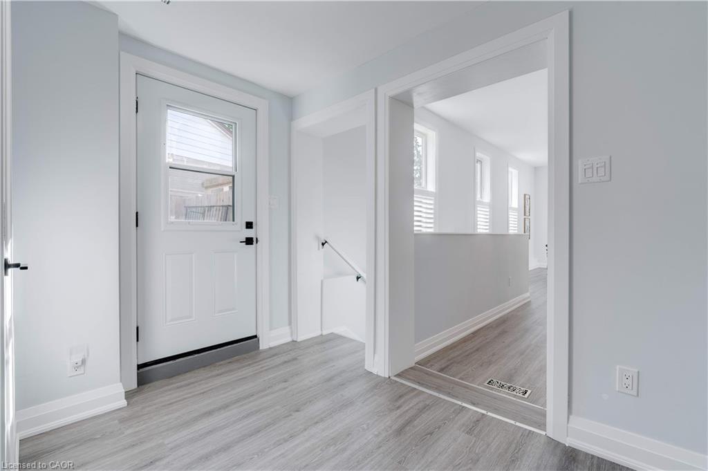 296 Kent Crescent, Burlington, ON - Indoor Photo Showing Other Room