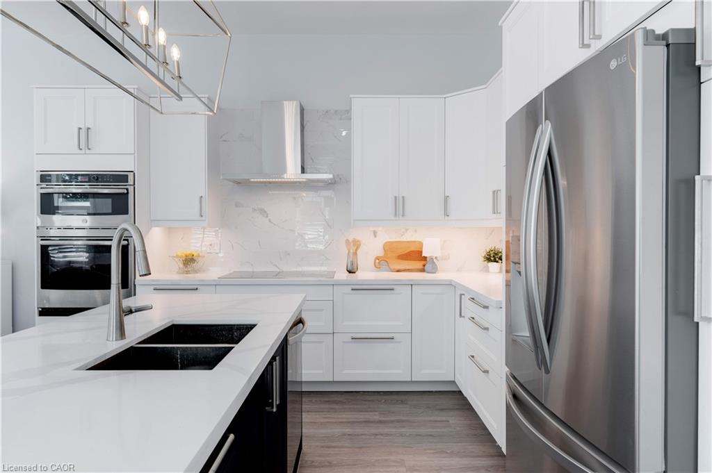 296 Kent Crescent, Burlington, ON - Indoor Photo Showing Kitchen With Double Sink With Upgraded Kitchen