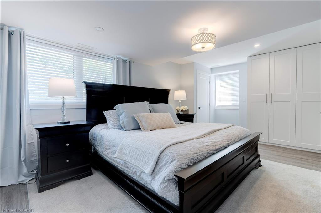 296 Kent Crescent, Burlington, ON - Indoor Photo Showing Bedroom