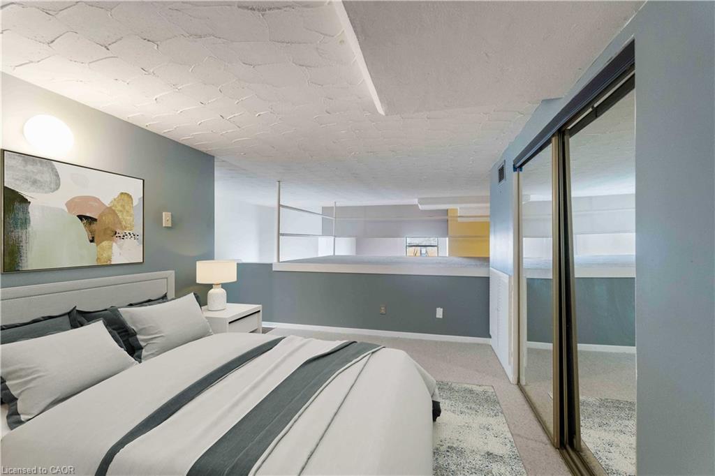 202-50 Main Street, Dundas, ON - Indoor Photo Showing Bedroom