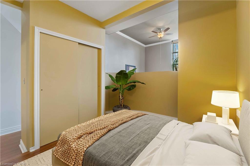 202-50 Main Street, Dundas, ON - Indoor Photo Showing Bedroom