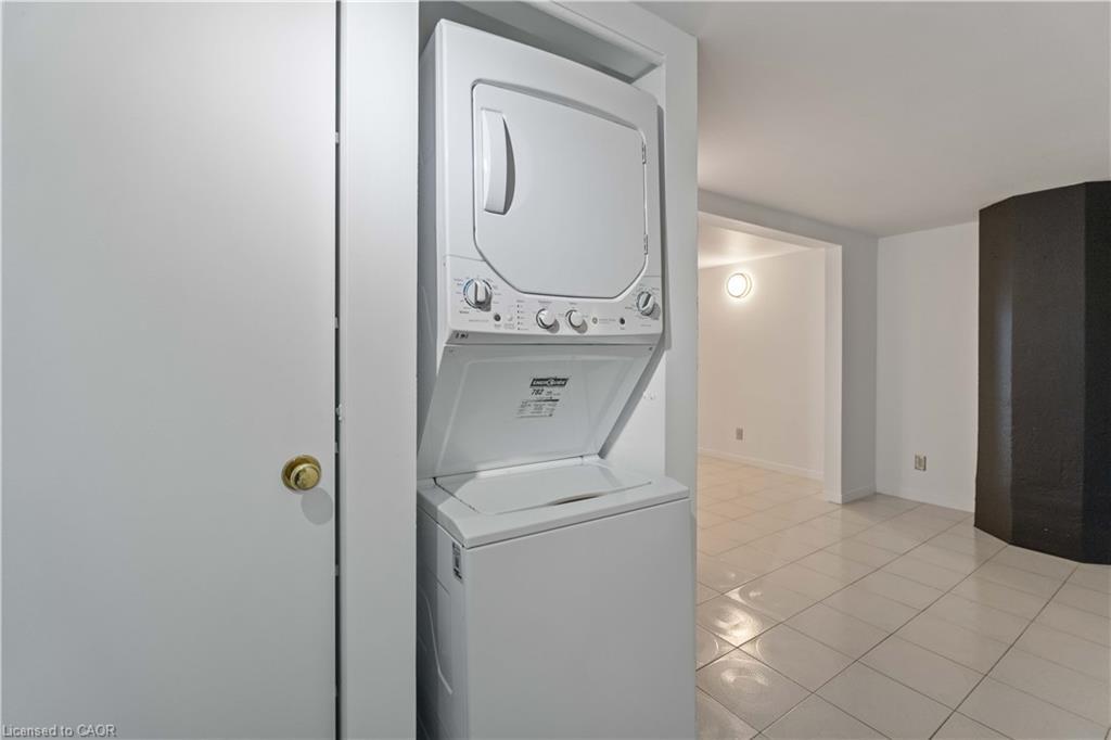 202-50 Main Street, Dundas, ON - Indoor Photo Showing Laundry Room