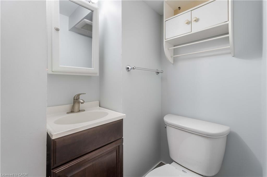202-50 Main Street, Dundas, ON - Indoor Photo Showing Bathroom