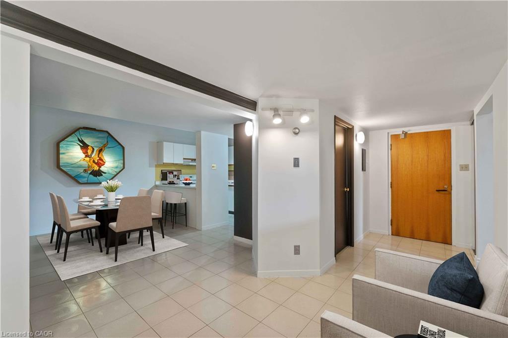 202-50 Main Street, Dundas, ON - Indoor Photo Showing Other Room