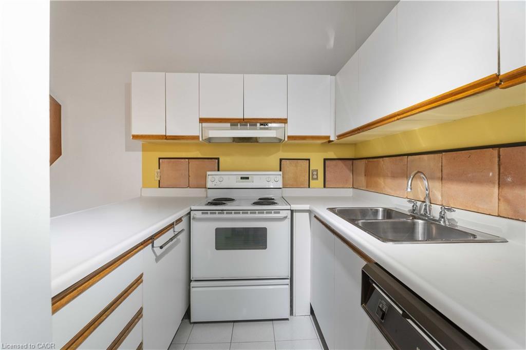 202-50 Main Street, Dundas, ON - Indoor Photo Showing Kitchen With Double Sink