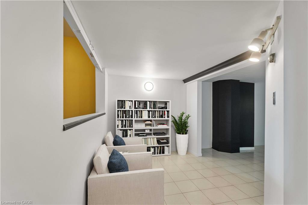 202-50 Main Street, Dundas, ON - Indoor Photo Showing Other Room