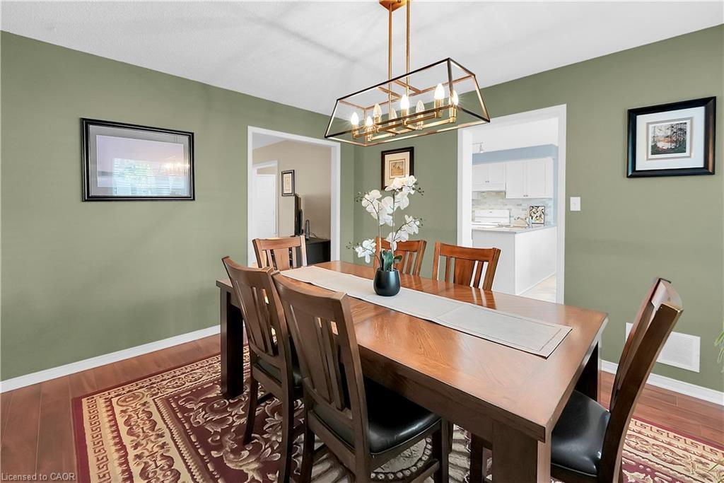 15 Hedgelawn Drive, Grimsby, ON - Indoor Photo Showing Dining Room