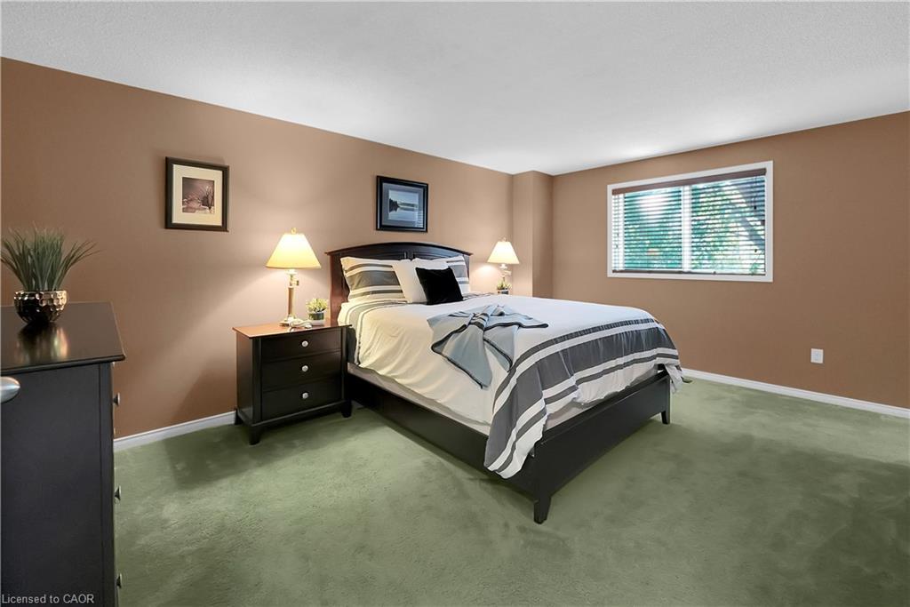 15 Hedgelawn Drive, Grimsby, ON - Indoor Photo Showing Bedroom