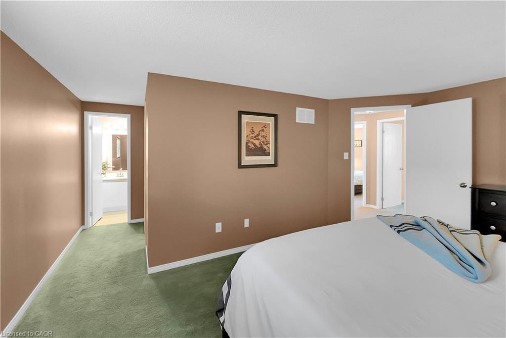 15 Hedgelawn Drive, Grimsby, ON - Indoor Photo Showing Bedroom